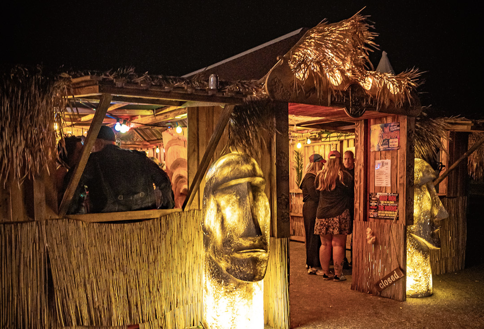 PHOTO_Banner_Tiki_Bar_Hangar_2025